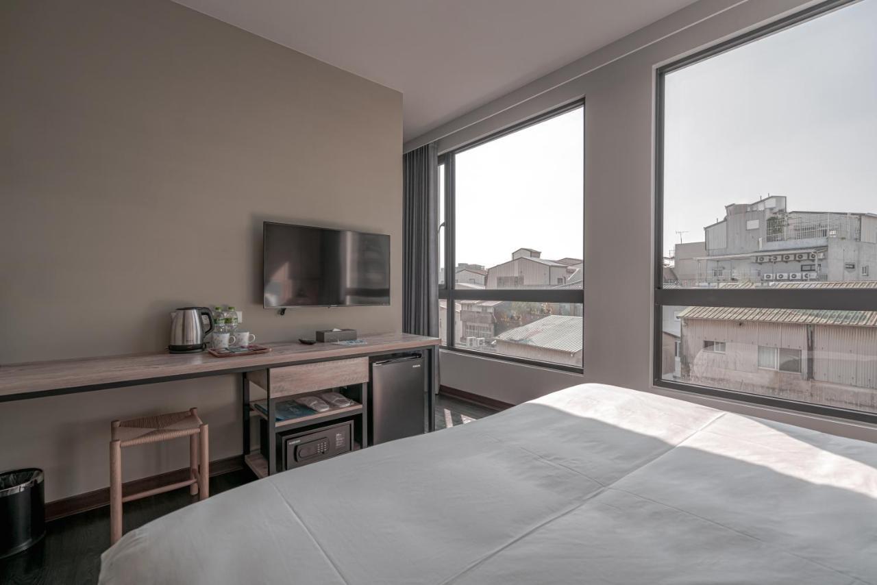Somer Chew Hotel Tainan Buitenkant foto
